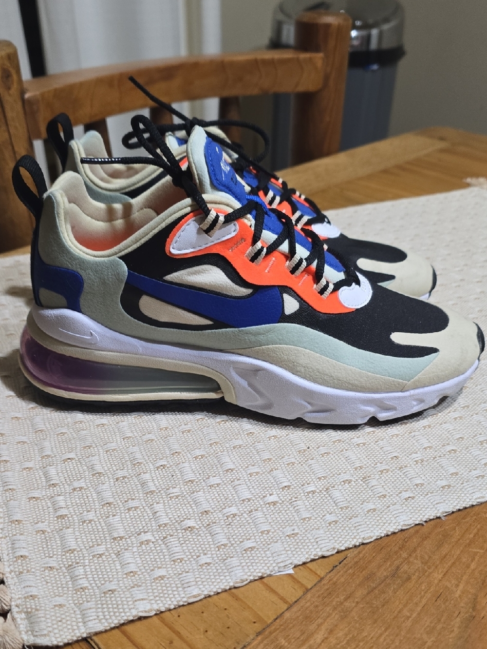 EUC Woman's Nike Air React Size 7 .Multi Colored - Picture 3 of 5